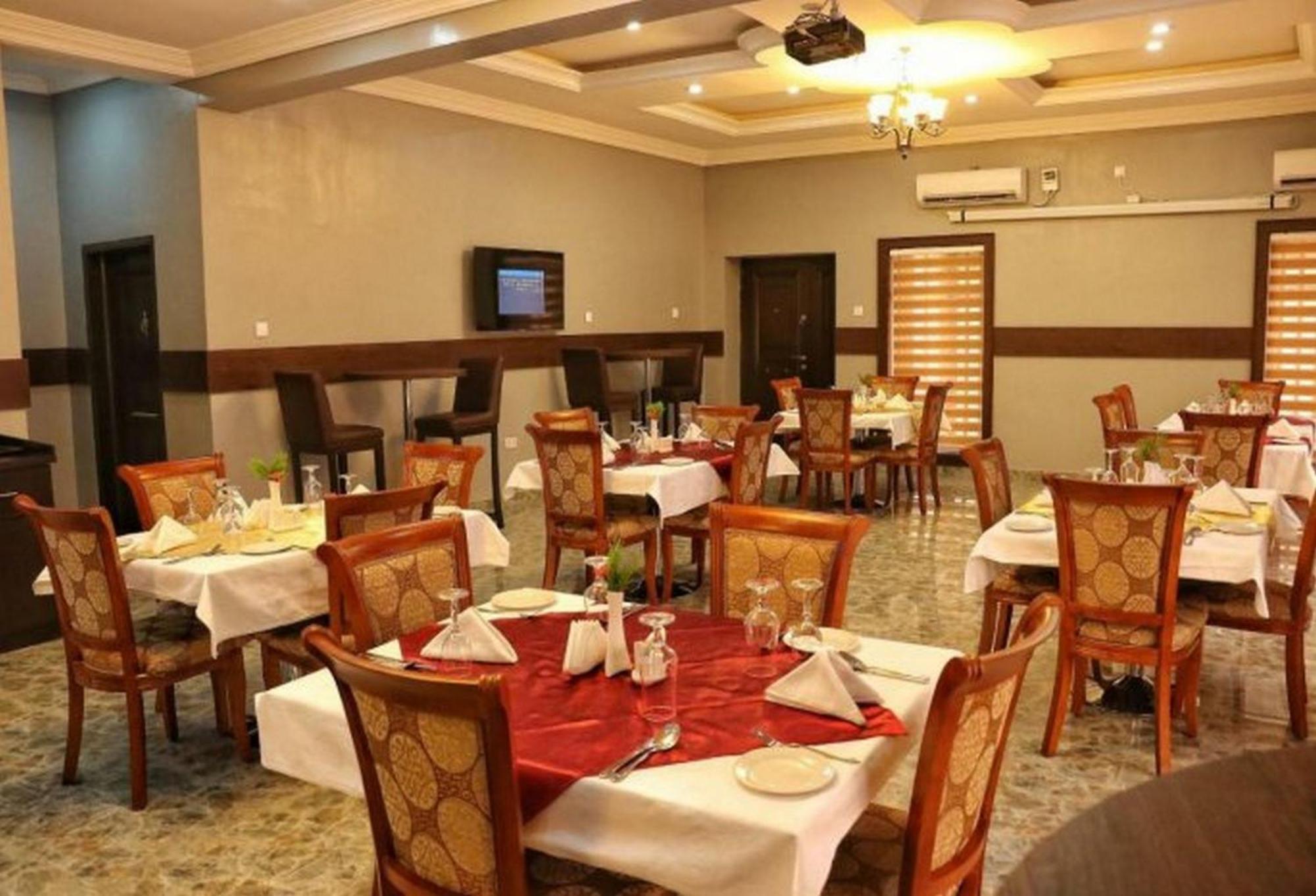 איבאדן Room In Lodge - Bayse One Premium Hotel מראה חיצוני תמונה