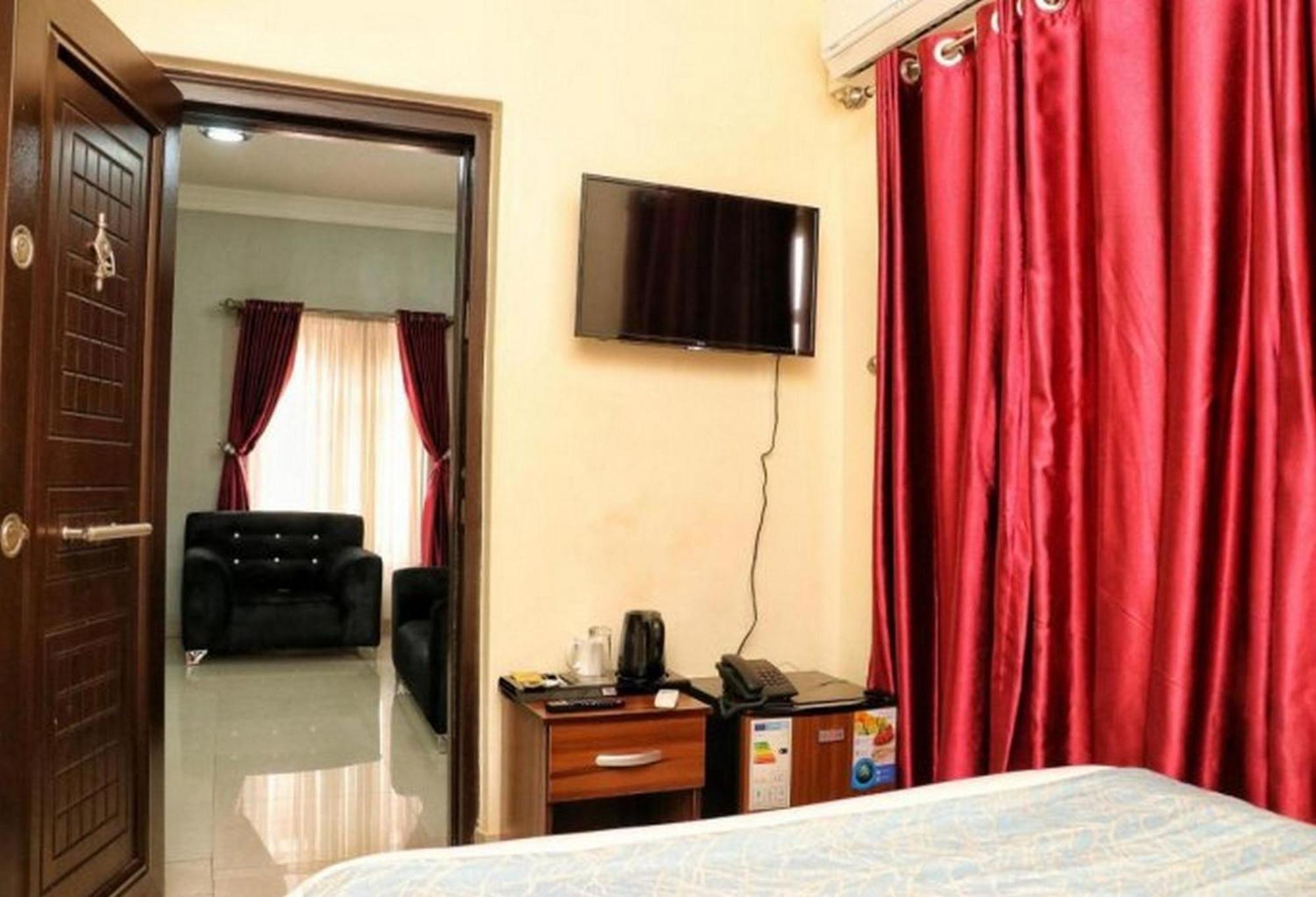 איבאדן Room In Lodge - Bayse One Premium Hotel מראה חיצוני תמונה