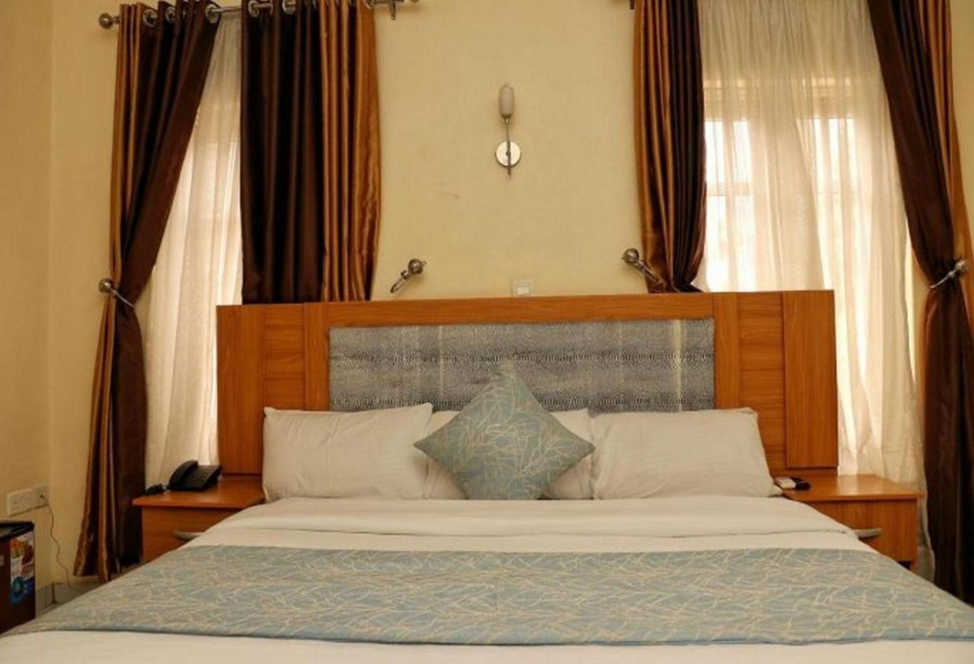 איבאדן Room In Lodge - Bayse One Premium Hotel מראה חיצוני תמונה