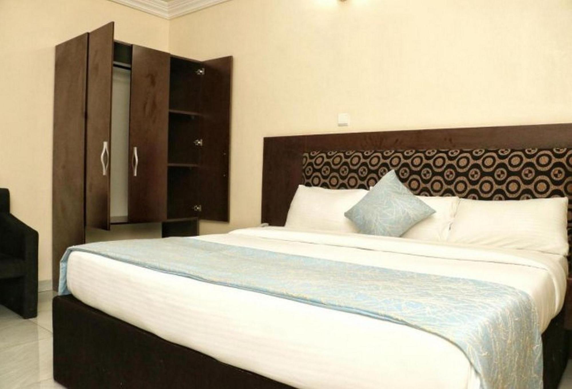 איבאדן Room In Lodge - Bayse One Premium Hotel מראה חיצוני תמונה